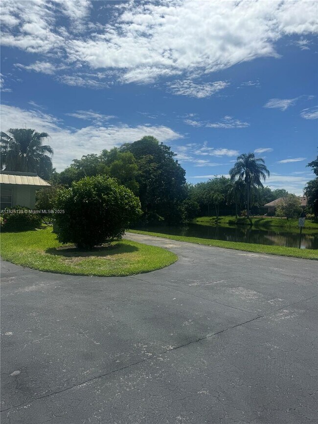 Foto del edificio - 301 Bonaventure Blvd