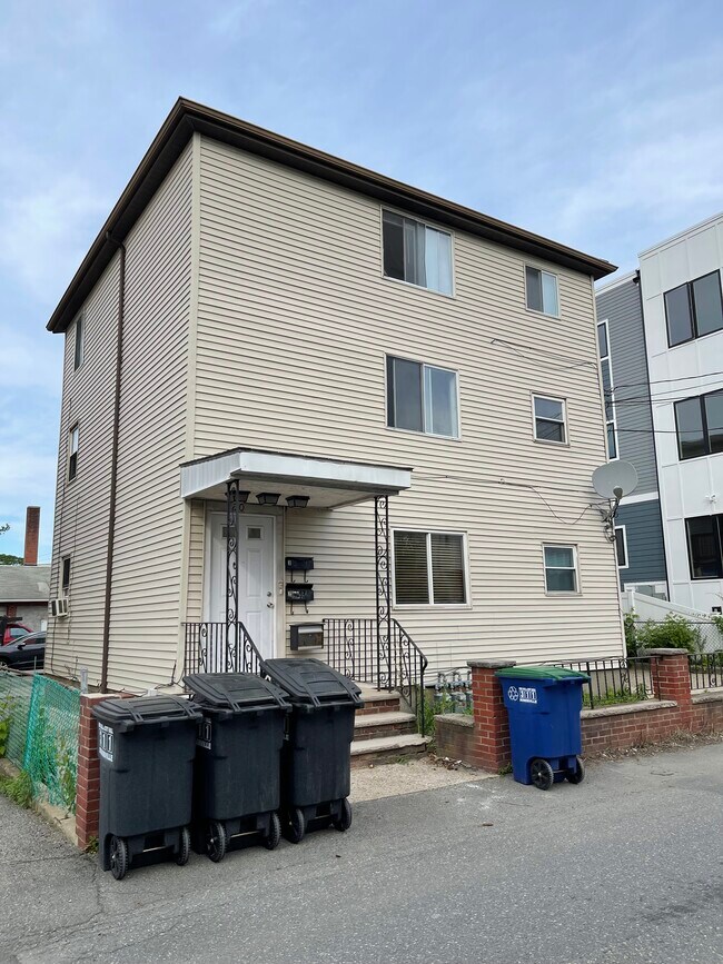 Building Photo - 30 Murdock St