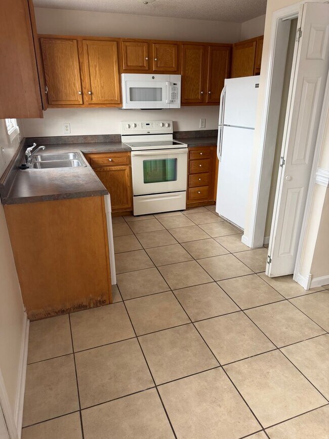 Foto del edificio - 2-bedroom, 1 full bath with 2-half baths Condo   Gray TN