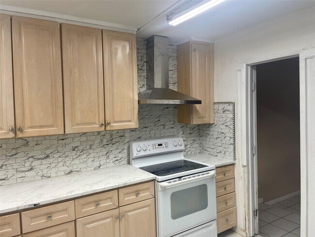 Foto del edificio - 6548 Racquet Club Dr