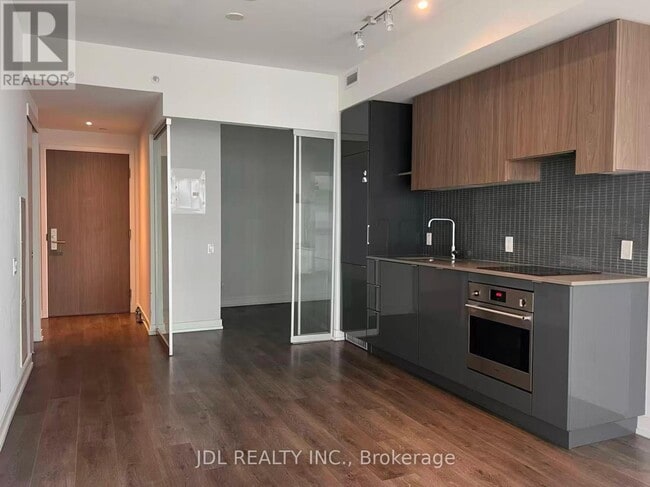Building Photo - 161-2161 Roehampton Ave