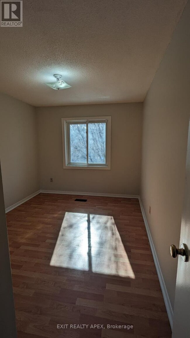 Photo du bâtiment - 401-401 Sewells Rd