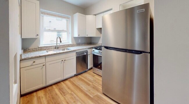 Building Photo - 503 N Riverview Dr
