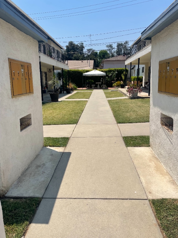 Building Photo - 525 N Marguerita Ave