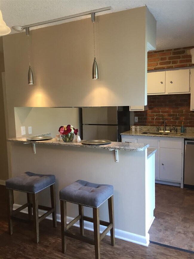 Building Photo - Stunning Nashville Condo