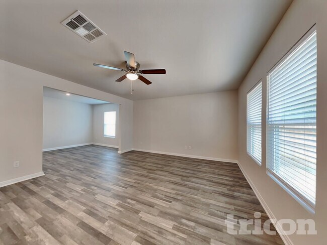 Building Photo - 10126 Cerritos dr