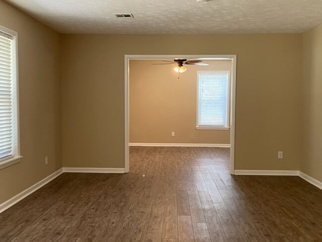 Building Photo - 121 Quail Run