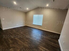Building Photo - 1813 E 69th Ct N