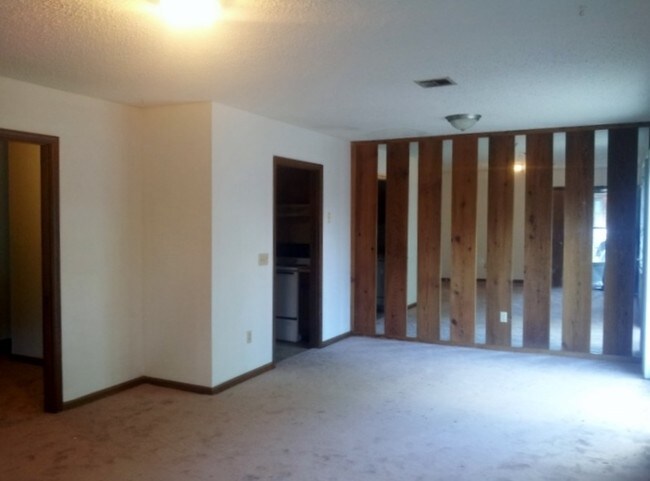 Building Photo - 1520 N Boomer Rd