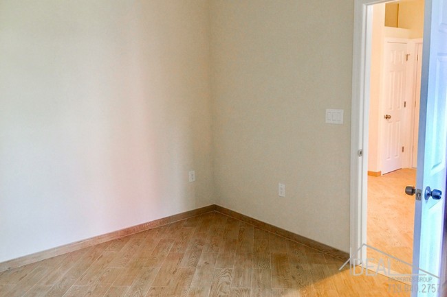 Building Photo - Park Slope Parlor Level Two Bedroom