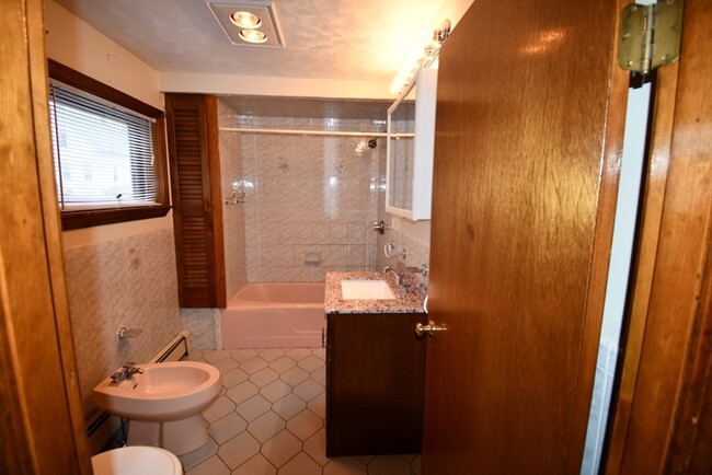 Foto del edificio - 37 Hodges Ave