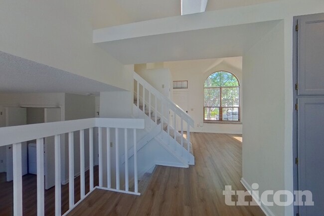 Foto del edificio - 6570 Stonehedge Dr