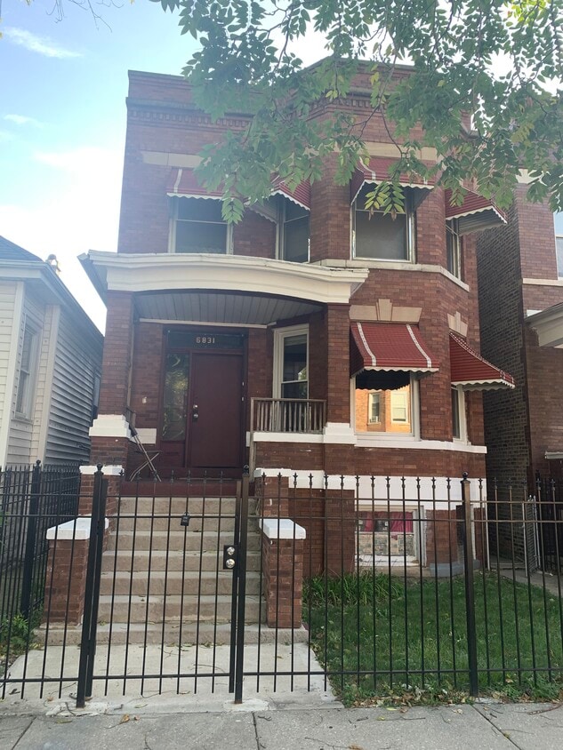 Building - 6831 S Ada St