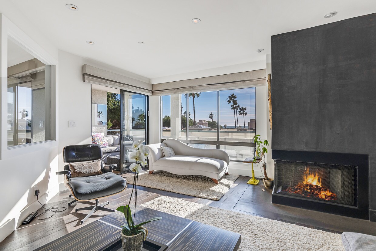Primary Photo - 130 Ocean Park Blvd