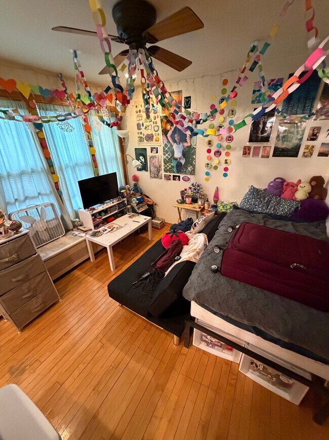 Foto del edificio - 114 W Gilman St