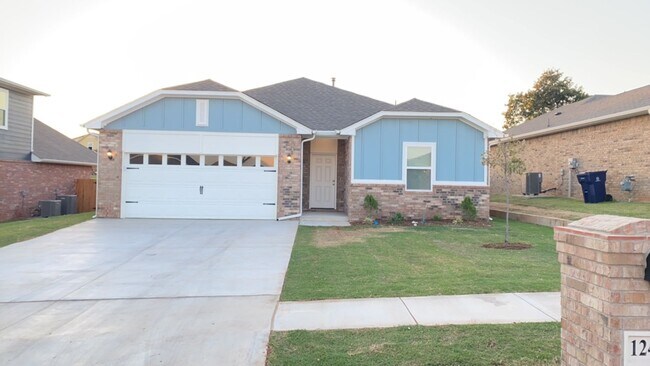 Photo - 3 Bedroom 2 Bathroom 2 Car Garage Home in ...