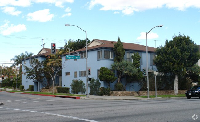Foto del edificio - 9561-9565 W Olympic Blvd