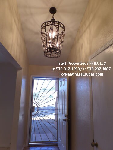 Foto del edificio - Great 3/2 in Mirasol Subdivision with huge yard