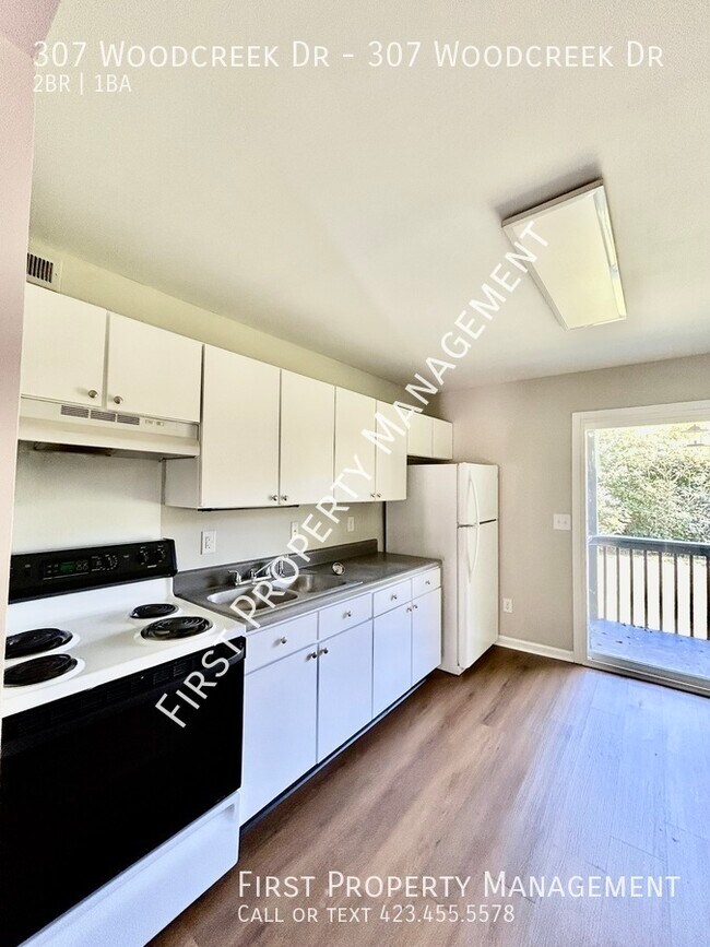 Foto del edificio - 307 Woodcreek Rd