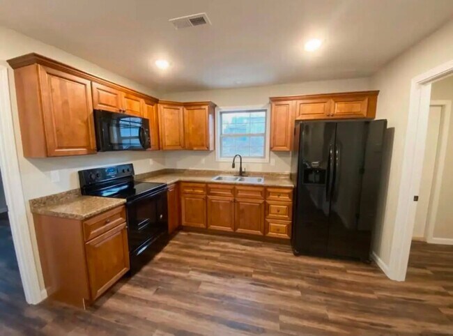 Foto del edificio - 2 bed 1 bath triplex unit