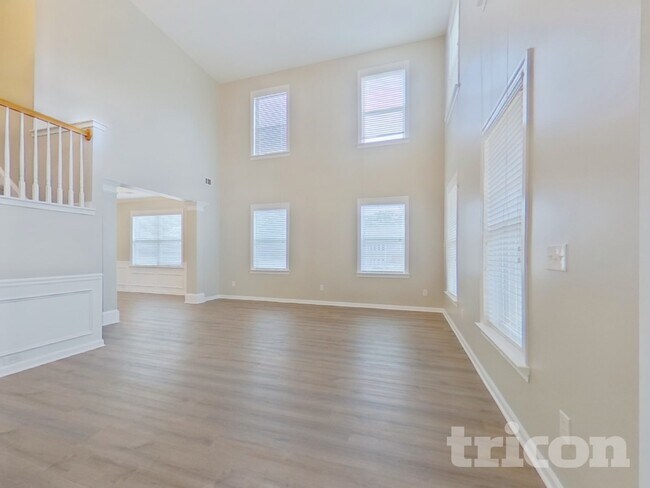 Building Photo - 3605 Long Lake Dr