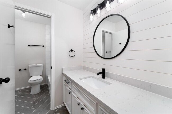 Building Photo - 112 Deerhorn Ct