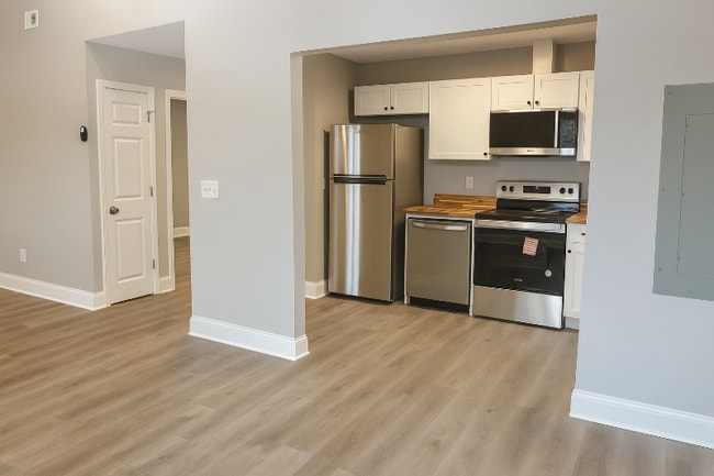 Building Photo - 1630 S Greenwood Ave