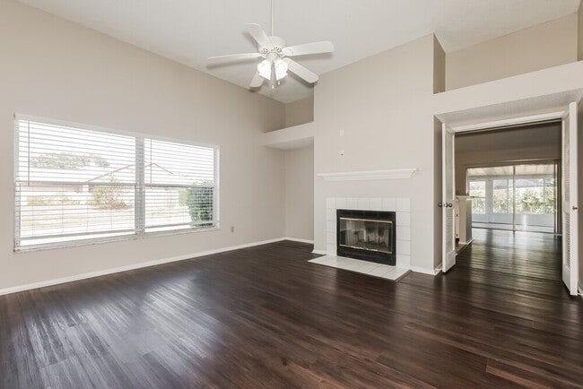 Foto del edificio - 1611 Bent Pine Way