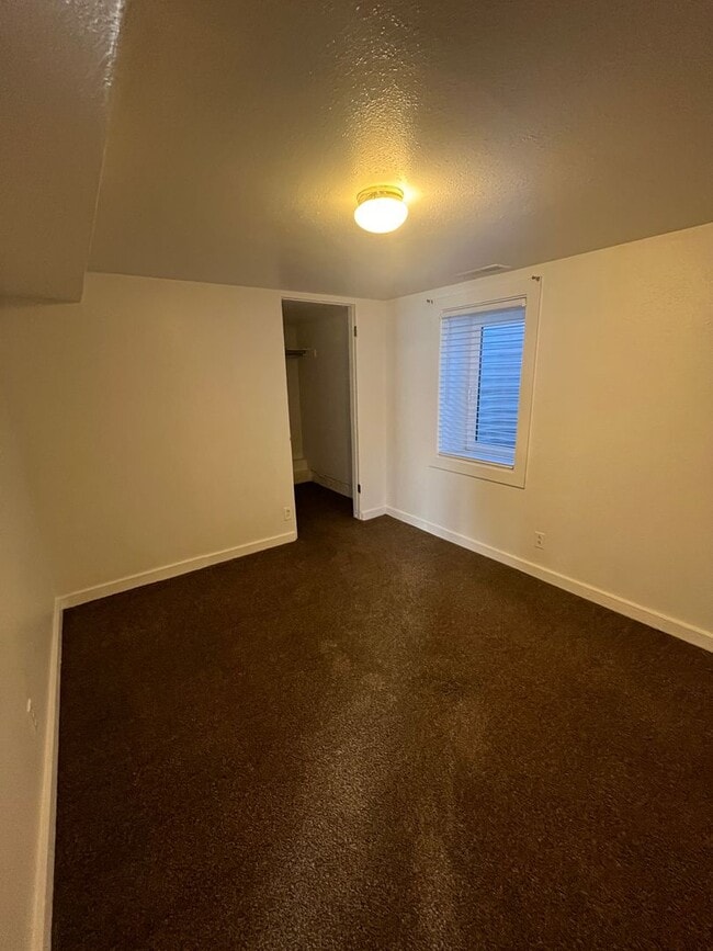 Foto del edificio - Garden Level Two Bedroom Available in Lakewood!