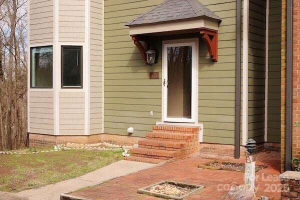 Building Photo - 1126 Hanford Pl NW