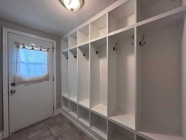 Foto del edificio - 4 Bed 2 Bath