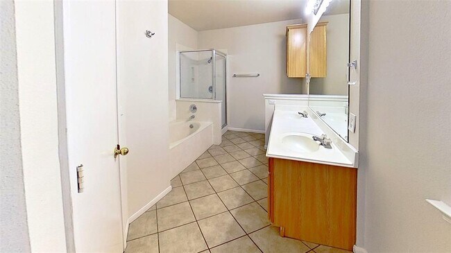 Foto del edificio - 903 Lantana Dr