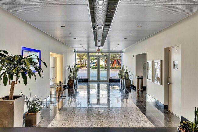 Foto del edificio - 8101 Biscayne Blvd