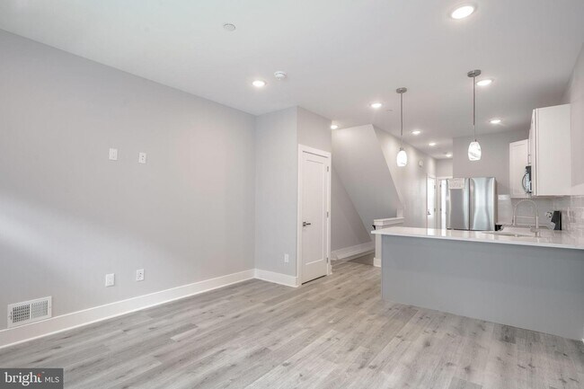 Building Photo - 5122 Ranstead Street Unit 1