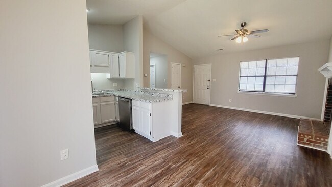 Building Photo - 6530 Pineburr Rd