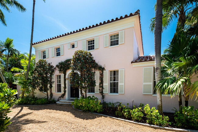 Building Photo - 236 La Puerta Way