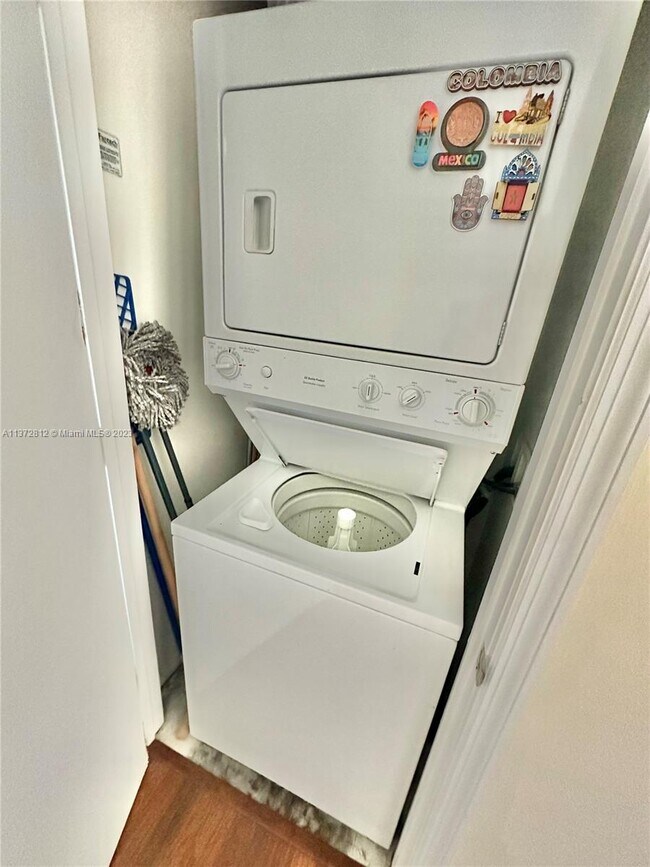 Building Photo - 500 Brickell Ave