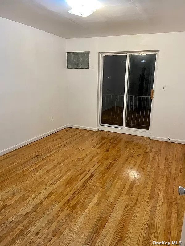 Foto del edificio - 70-35 45th Ave