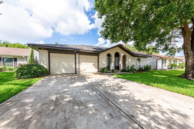 Building Photo - 3709 Edgebrook Dr