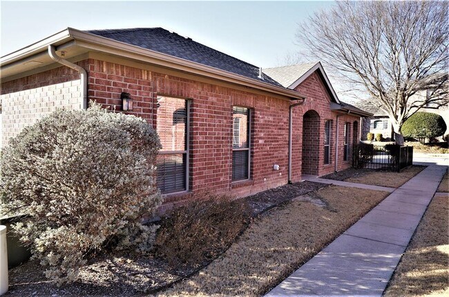Building Photo - 575 S Virginia Hills Dr