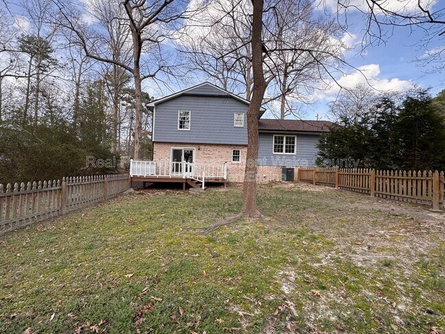 Foto del edificio - 7001 Norton Ln