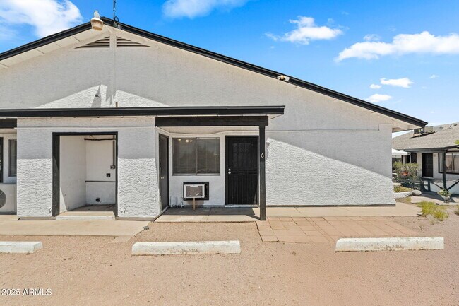 Foto del edificio - 576 N San Marcos Dr