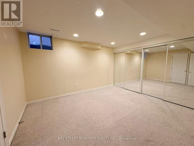 Building Photo - 414 River Glen Blvd