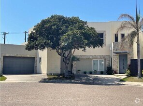 Building Photo - 2404 S 43rd St