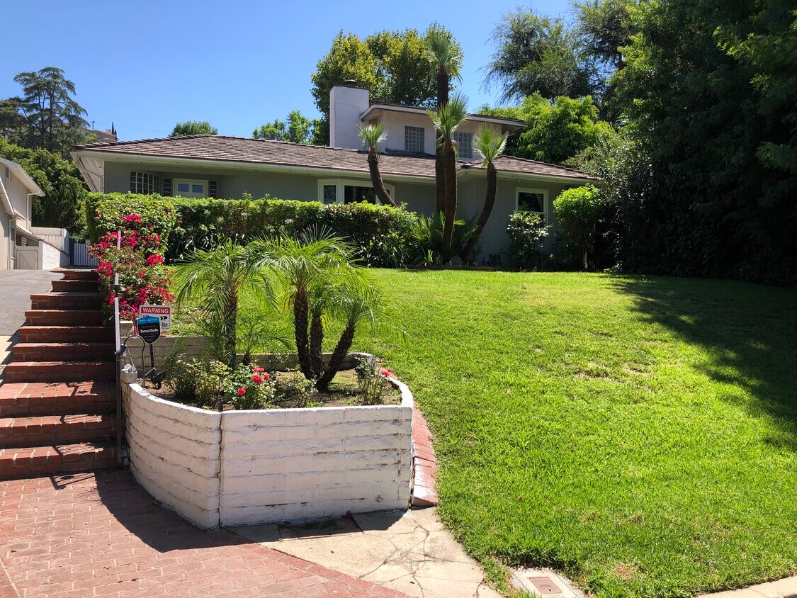 Primary Photo - 14690 Valley Vista Blvd
