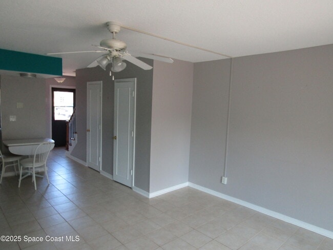 Building Photo - 910 S Colonial Ct