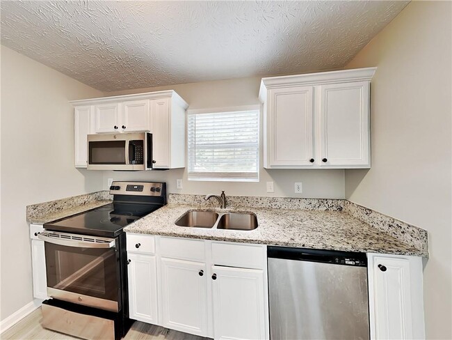 Building Photo - 3458 Lineview Dr