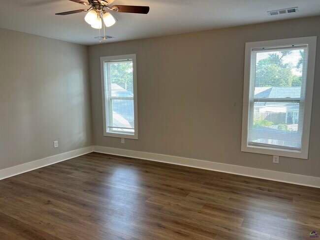 Foto del edificio - 122 Rolling Woods Cir