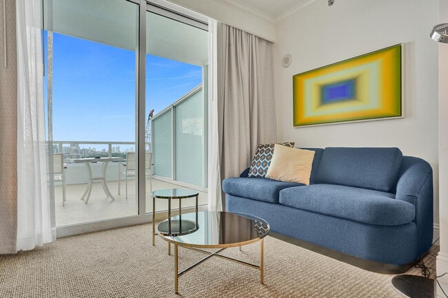 Building Photo - 15 Collins Ave