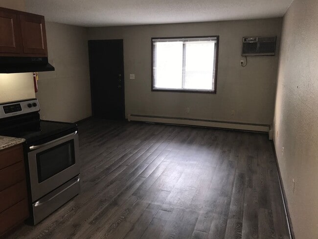 Building Photo - 1 bedroom with a Garage!!, Recently Remode...